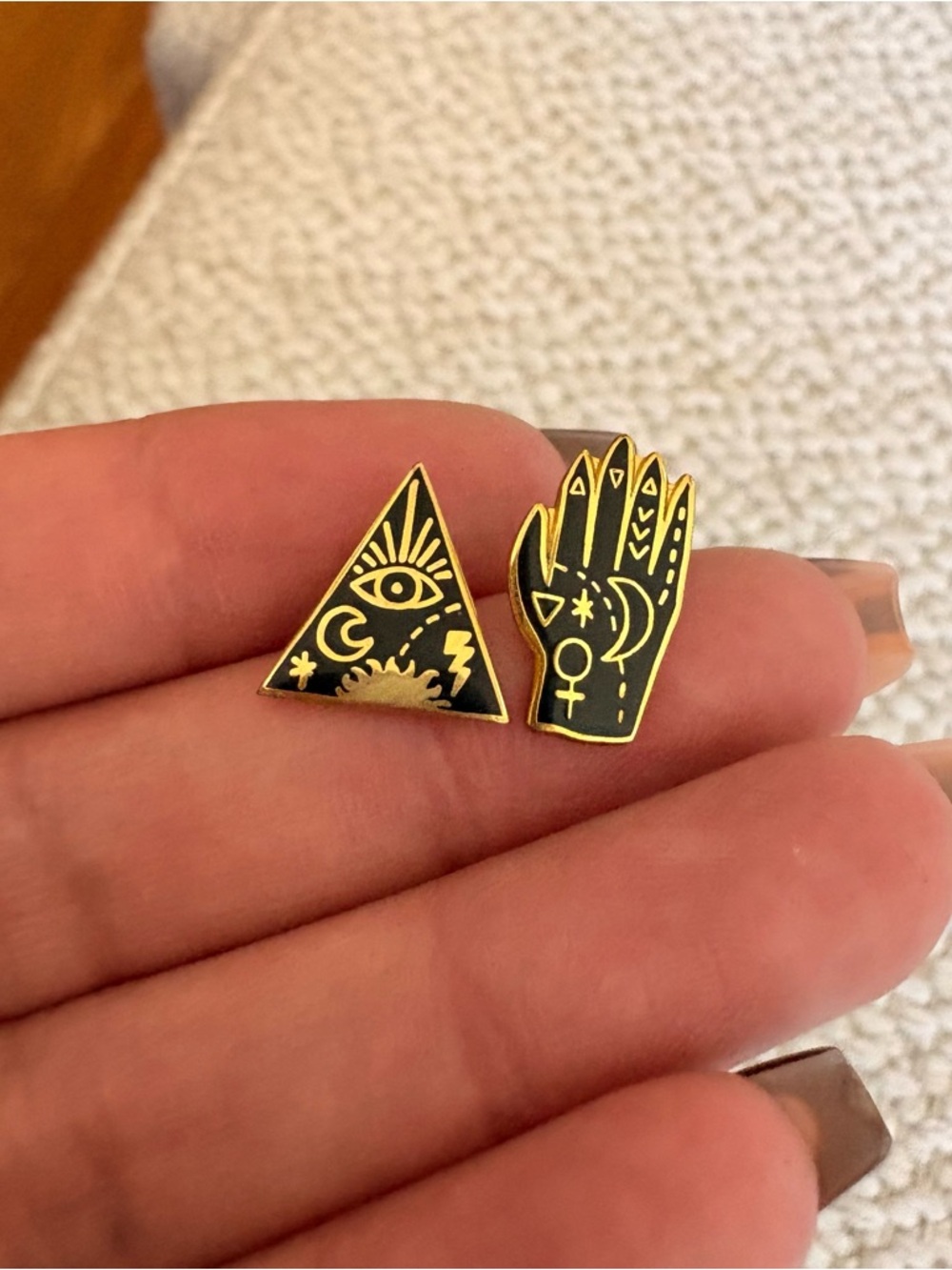 Mystic Triangle & Palm Enamel stud earrings - Black and Gold